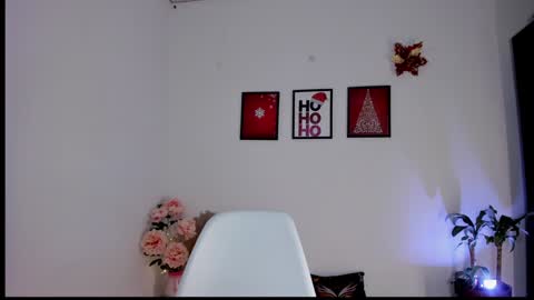Snapshot of pocahontas_sensual chatting on January 9, 10:41 pm Jasmine online show from January 9, 10:41 pm