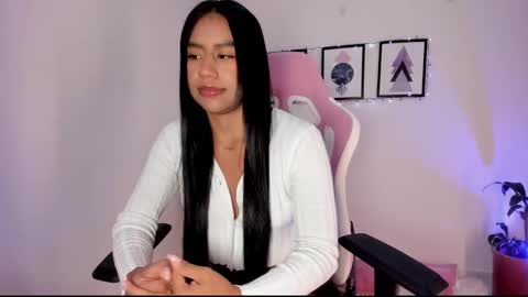 Snapshot of pocahontas_sensual chatting on September 18, 11:51 pm Jasmine online show from September 18, 11:51 pm