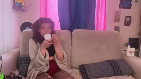 Snapshot of pocket_lovers chatting on June 15, 12:29 pm Cute Sofia and Handsome Richy online show from June 15, 12:29 pm