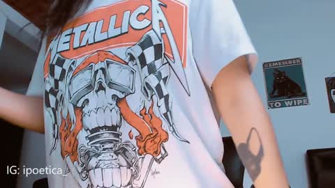 Snapshot of poeeticaa_ chatting on January 28, 12:11 pm IG ipoetica online show from January 28, 12:11 pm