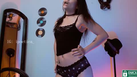 Snapshot of poeeticaa_ chatting on November 24, 4:29 pm IG ipoetica online show from November 24, 4:29 pm