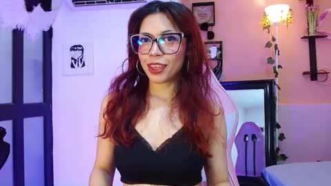 Snapshot of poison_liv chatting on February 1, 1:42 pm poison_liv online show from February 1, 1:42 pm