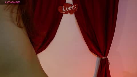 Snapshot of poison_liv chatting on February 13, 1:18 pm poison_liv online show from February 13, 1:18 pm