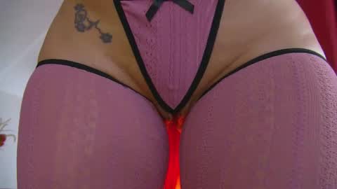 poison_milf_ online show from November 17, 5:02 am