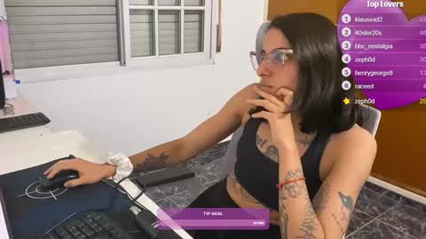 Snapshot of poisonivybb chatting on February 25, 3:38 am Poison Ivy online show from February 25, 3:38 am