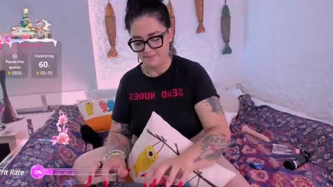 Snapshot of poisson_ivy_ chatting on December 21, 2:58 pm poisson_ivy_ online show from December 21, 2:58 pm