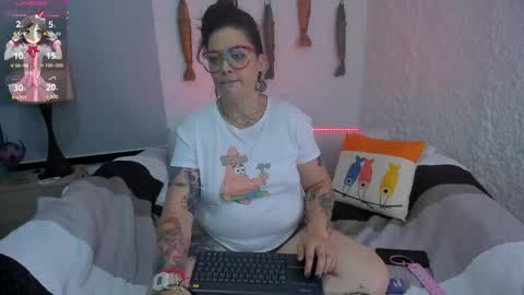Snapshot of poisson_ivy_ chatting on January 15, 10:38 am poisson_ivy_ online show from January 15, 10:38 am