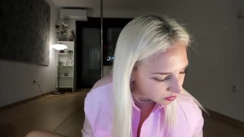 Snapshot of pole_dance_queen chatting on November 5, 11:21 am Kira online show from November 5, 11:21 am