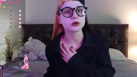 Candytrain online show from December 2, 5:46 am