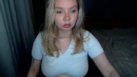 Snapshot of polinajones chatting on June 3, 6:46 pm PolinaJones online show from June 3, 6:46 pm