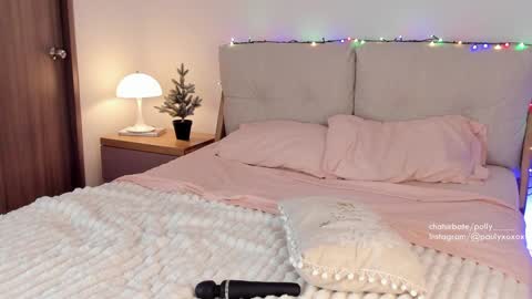 Polly online show from December 13, 1:37 am