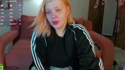 Snapshot of polly__mayer chatting on June 20, 1:19 am Polly online show from June 20, 1:19 am