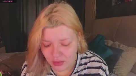 Snapshot of polly__mayer chatting on June 26, 1:21 am Polly online show from June 26, 1:21 am