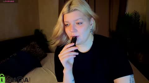 Snapshot of polly__mayer chatting on July 5, 12:50 am Polly online show from July 5, 12:50 am