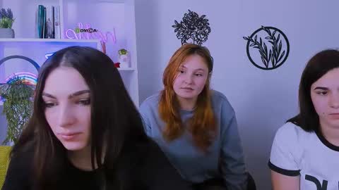 Snapshot of polly_cute1 chatting on February 18, 12:45 pm polly_cute1 online show from February 18, 12:45 pm