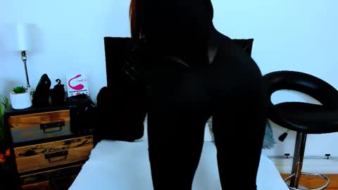 Polly online show from March 28, 1:05 am