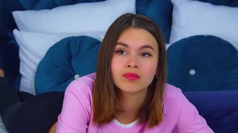 Polly online show from September 15, 6:19 pm