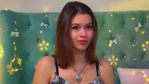 Polly online show from December 1, 8:03 pm