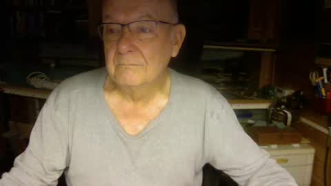 Snapshot of pomme1949 chatting on December 6, 8:15 am pomme1949 online show from December 6, 8:15 am