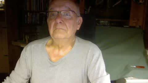 Snapshot of pomme1949 chatting on December 28, 5:14 pm pomme1949 online show from December 28, 5:14 pm