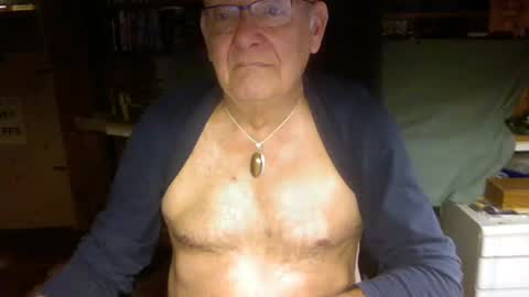 Snapshot of pomme1949 chatting on January 3, 12:19 pm pomme1949 online show from January 3, 12:19 pm