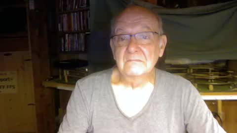Snapshot of pomme1949 chatting on January 16, 5:01 pm pomme1949 online show from January 16, 5:01 pm