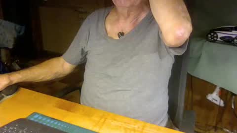 Snapshot of pomme1949 chatting on February 2, 2:34 pm pomme1949 online show from February 2, 2:34 pm