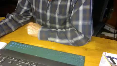 Snapshot of pomme1949 chatting on October 1, 9:37 am pomme1949 online show from October 1, 9:37 am