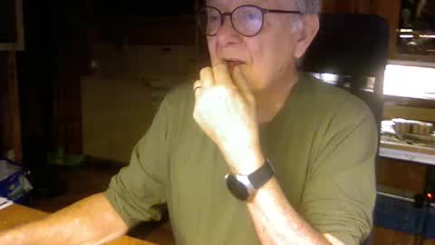 Snapshot of pomme1949 chatting on October 29, 11:01 am pomme1949 online show from October 29, 11:01 am