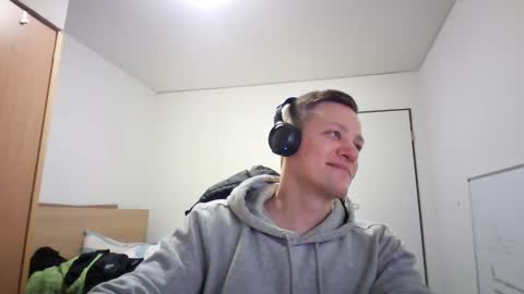 pommesmiteiscreme online show from March 2, 12:31 am