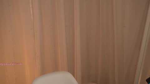 Snapshot of poni_dii chatting on February 2, 9:41 am online show from February 2, 9:41 am