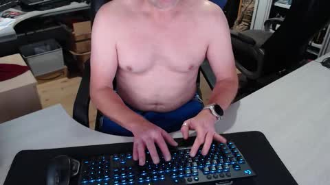 Snapshot of poodledude chatting on October 31, 4:41 pm Dave online show from October 31, 4:41 pm