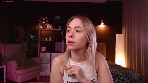 Snapshot of pooja_hegde chatting on October 15, 1:28 am Eva online show from October 15, 1:28 am