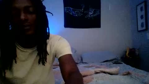 popoutmama online show from December 4, 8:45 am