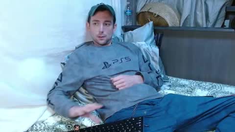 Kyle online show from February 17, 9:30 pm