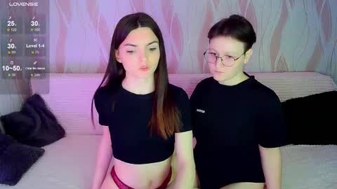 Ana and Tati online show from November 29, 7:50 pm