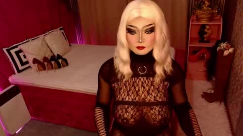 Snapshot of pornstarshaina chatting on December 24, 1:16 am pornstarshaina online show from December 24, 1:16 am