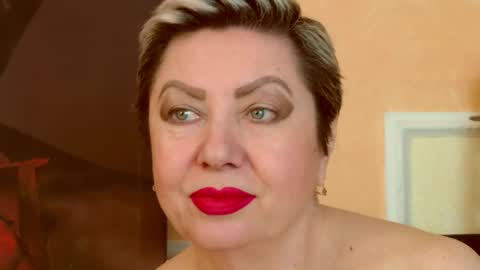 LADY POSH online show from April 8, 8:20 pm