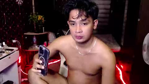Snapshot of posiedon_cums chatting on February 9, 5:39 pm VEeeAsian online show from February 9, 5:39 pm
