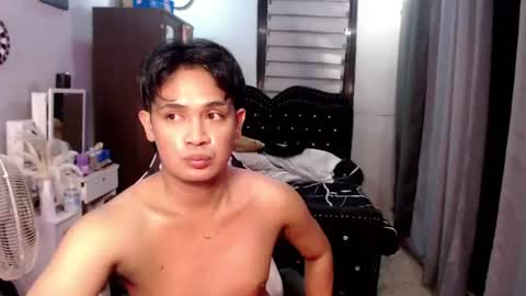 Snapshot of posiedon_cums chatting on June 26, 5:06 pm VEeeAsian online show from June 26, 5:06 pm