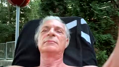 Snapshot of povaridad chatting on July 31, 6:18 pm Smooth Daddy online show from July 31, 6:18 pm