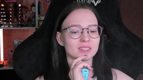 Robyn online show from April 7, 4:40 pm