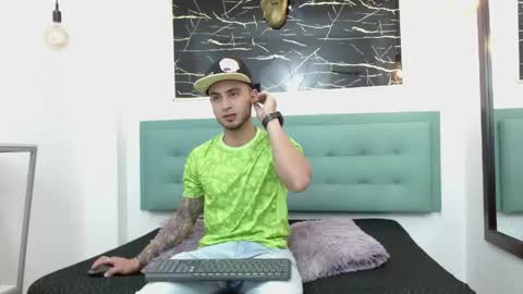 Snapshot of powerlustx chatting on June 1, 3:19 am online show from June 1, 3:19 am