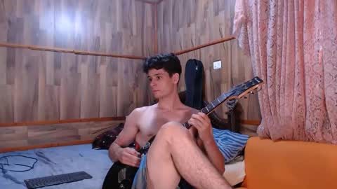 Snapshot of powertwinky chatting on December 15, 9:31 pm chris independent  online show from December 15, 9:31 pm