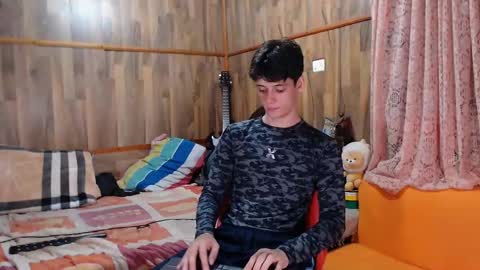 Snapshot of powertwinky chatting on February 3, 2:58 am chris independent  online show from February 3, 2:58 am