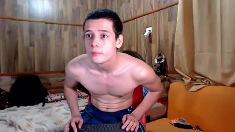 Snapshot of powertwinky chatting on October 5, 4:11 am chris independent  online show from October 5, 4:11 am