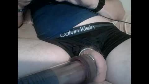 Snapshot of powthunder85 chatting on May 6, 6:52 am powthunder85 online show from May 6, 6:52 am