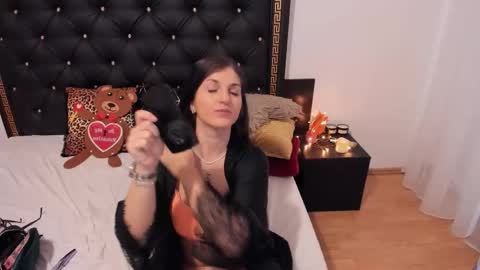 Ailyn online show from November 13, 5:39 am