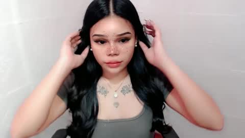 Snapshot of preciousangel69xxx chatting on December 10, 9:11 pm MAXXINE online show from December 10, 9:11 pm