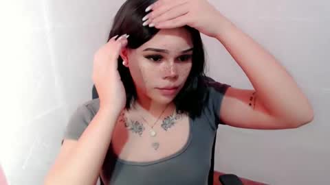 Snapshot of preciousangel69xxx chatting on January 25, 12:06 am MAXXINE online show from January 25, 12:06 am